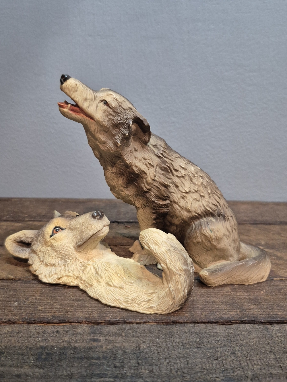 Rustic Wolf Decor Bundle - Textured Resin Figurine & Matching Wall Hook
